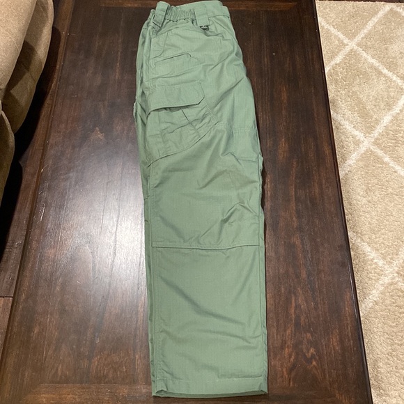 CQR green cargo pants, size 34W 30L - Picture 3 of 3